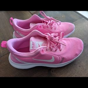 NWOT Nike Flex Experience 8 Women’s running shoes- size 7.5